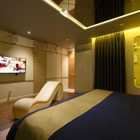 Hotel Chiic House 1 - Khach San Tinh Yeu Da Nang Zewnętrze zdjęcie